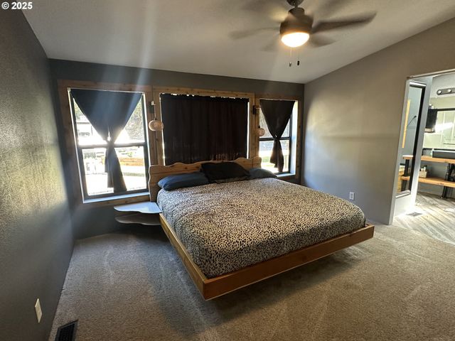 97450 KADORA Ln, North Bend, OR 97459