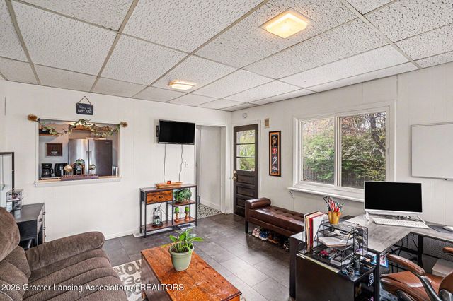211 W Berry Avenue, Lansing, MI 48910