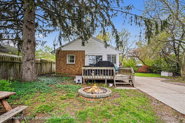 211 W Berry Avenue, Lansing, MI 48910
