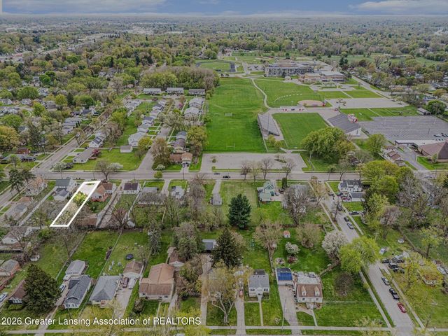 211 W Berry Avenue, Lansing, MI 48910