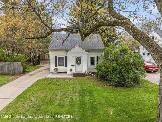 211 W Berry Avenue, Lansing, MI 48910