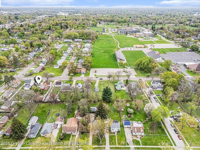 211 W Berry Avenue, Lansing, MI 48910