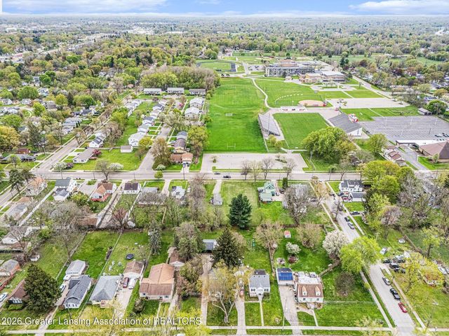 211 W Berry Avenue, Lansing, MI 48910