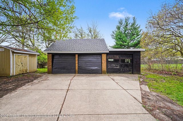211 W Berry Avenue, Lansing, MI 48910