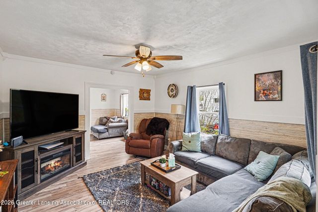 211 W Berry Avenue, Lansing, MI 48910
