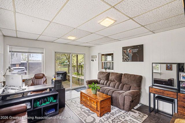 211 W Berry Avenue, Lansing, MI 48910
