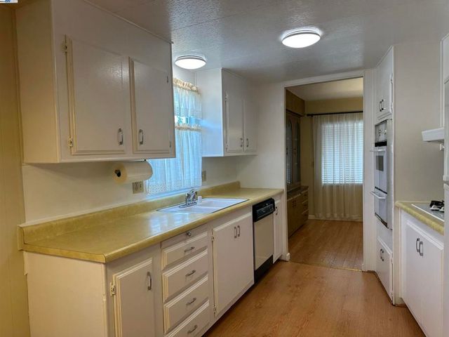 328 328 Waikiki Cir, Union City, CA 94587