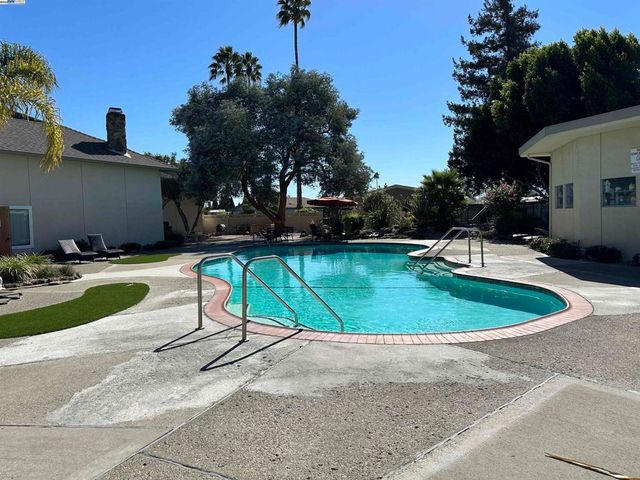 328 328 Waikiki Cir, Union City, CA 94587