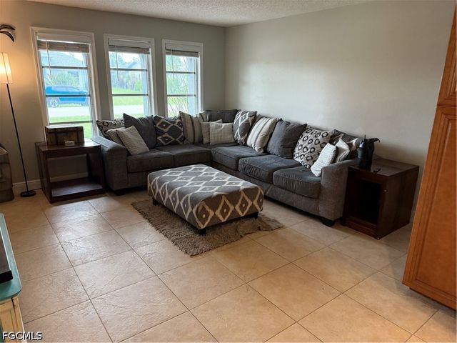 1523 SE 20th PL, Cape Coral, FL 33990