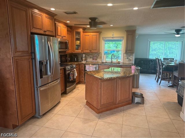 1523 SE 20th PL, Cape Coral, FL 33990