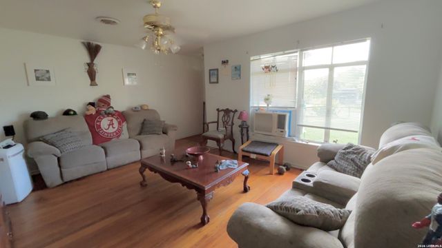 106 Cyril, San Antonio, TX 78218