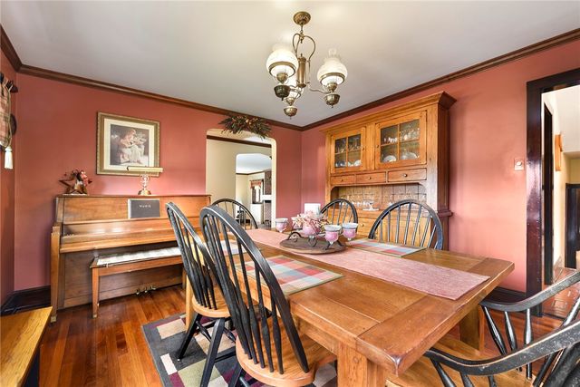 637 E McMurray Rd, Peters Twp, PA 15317