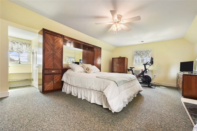 637 E McMurray Rd, Peters Twp, PA 15317