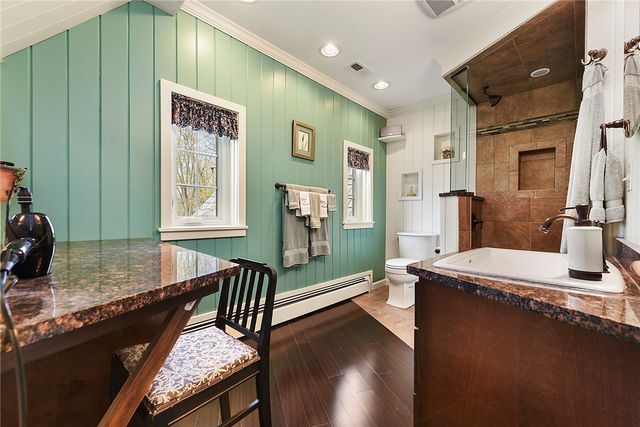 637 E McMurray Rd, Peters Twp, PA 15317