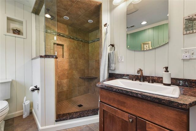 637 E McMurray Rd, Peters Twp, PA 15317