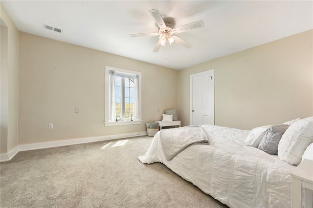 637 E McMurray Rd, Peters Twp, PA 15317