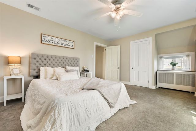637 E McMurray Rd, Peters Twp, PA 15317
