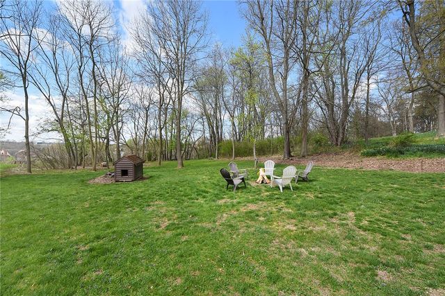 637 E McMurray Rd, Peters Twp, PA 15317