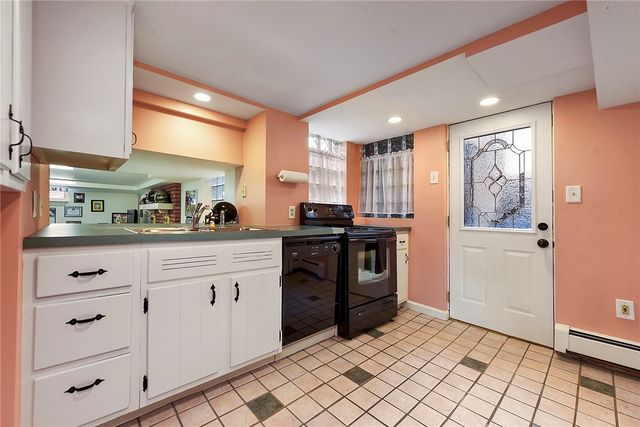 637 E McMurray Rd, Peters Twp, PA 15317