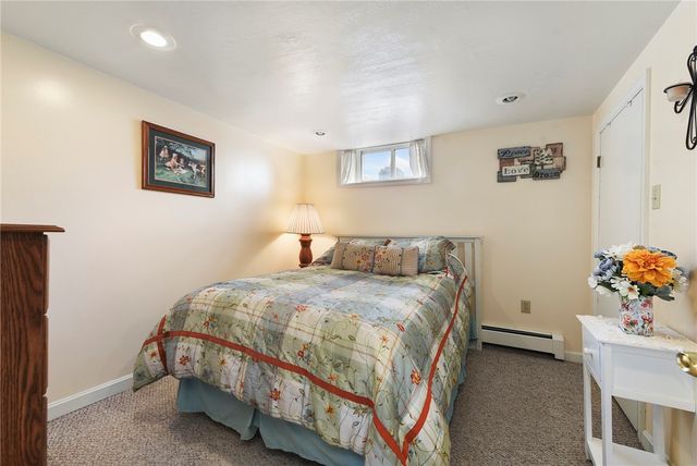 637 E McMurray Rd, Peters Twp, PA 15317