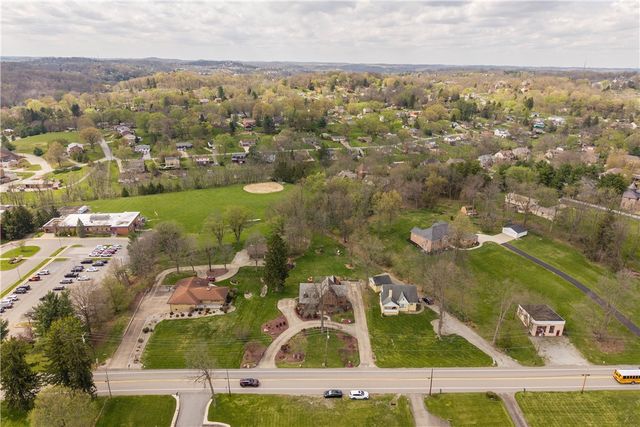 637 E McMurray Rd, Peters Twp, PA 15317