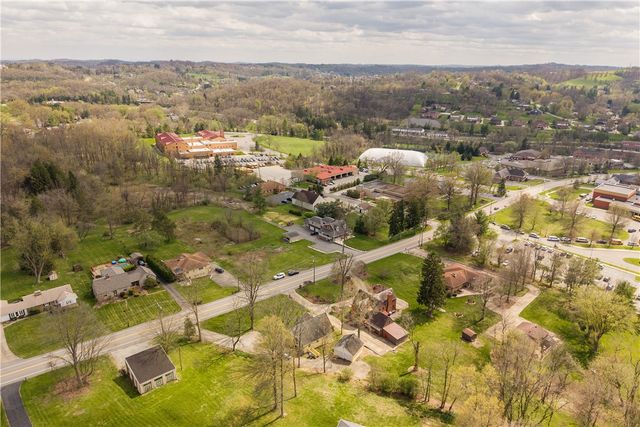 637 E McMurray Rd, Peters Twp, PA 15317