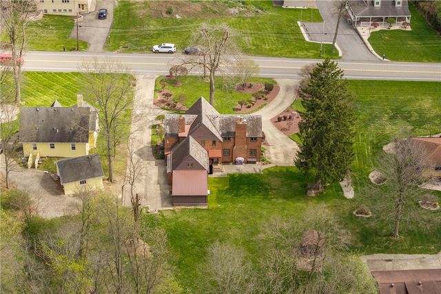 637 E McMurray Rd, Peters Twp, PA 15317
