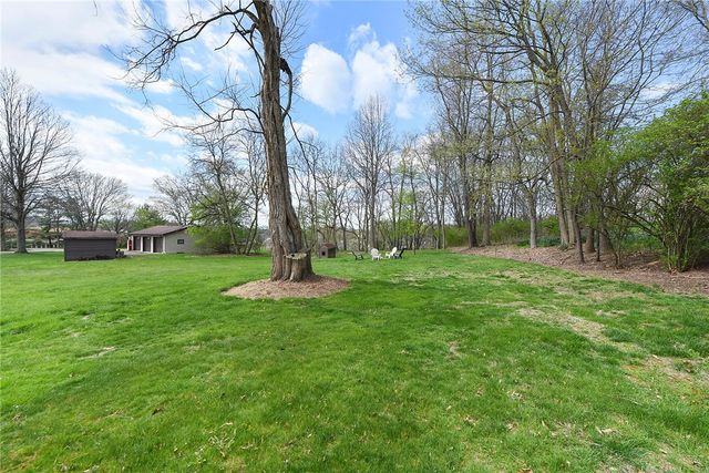 637 E McMurray Rd, Peters Twp, PA 15317