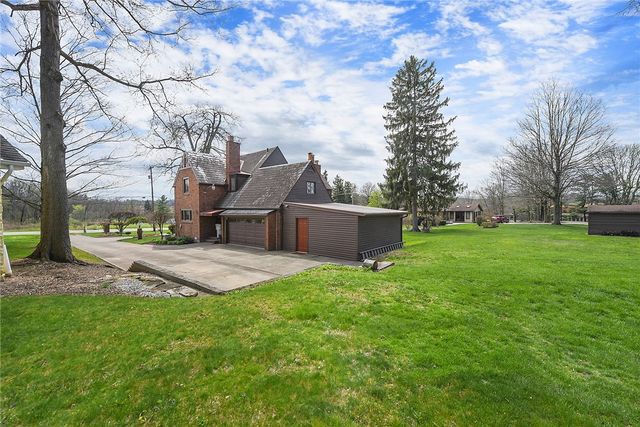 637 E McMurray Rd, Peters Twp, PA 15317