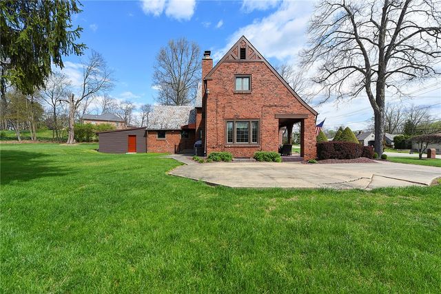 637 E McMurray Rd, Peters Twp, PA 15317