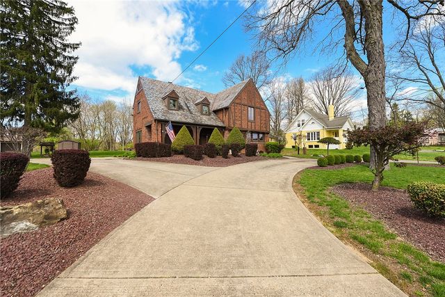 637 E McMurray Rd, Peters Twp, PA 15317
