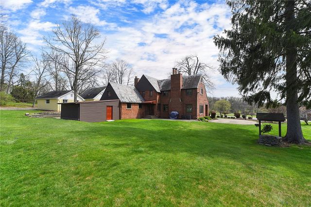 637 E McMurray Rd, Peters Twp, PA 15317