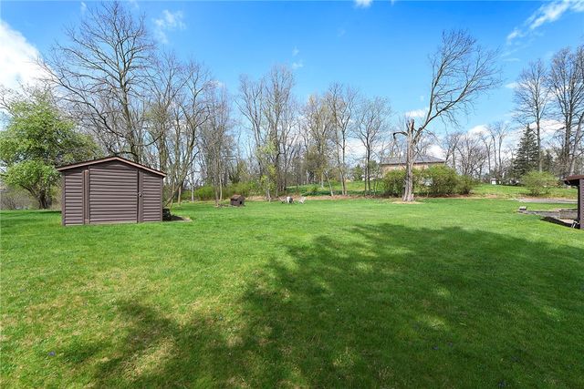 637 E McMurray Rd, Peters Twp, PA 15317