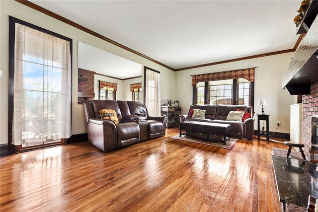637 E McMurray Rd, Peters Twp, PA 15317