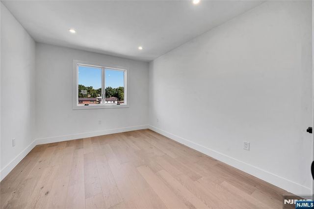 1524 11th Street, Fort Lee, NJ 07024