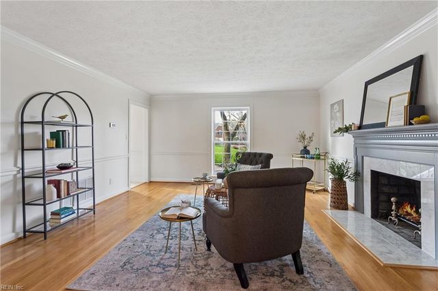 15 W Governor DR, Newport News, VA 23602