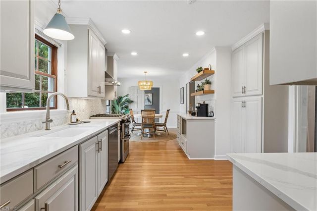 15 W Governor DR, Newport News, VA 23602