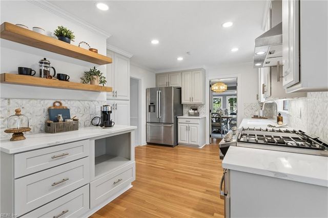 15 W Governor DR, Newport News, VA 23602