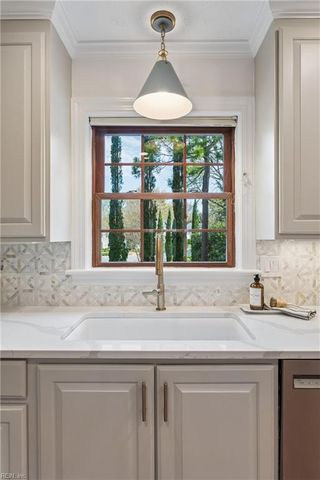 15 W Governor DR, Newport News, VA 23602