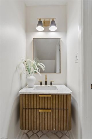 15 W Governor DR, Newport News, VA 23602