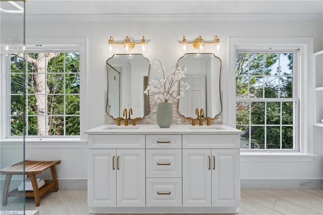 15 W Governor DR, Newport News, VA 23602