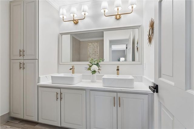 15 W Governor DR, Newport News, VA 23602