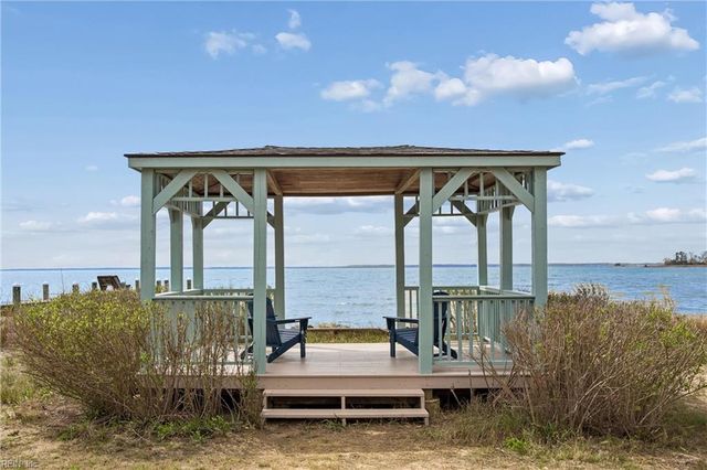 15 W Governor DR, Newport News, VA 23602