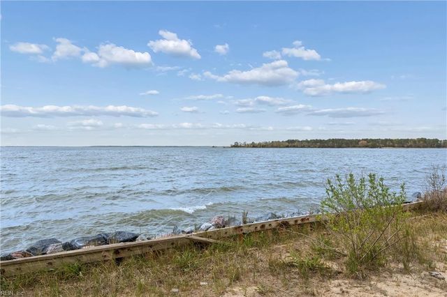 15 W Governor DR, Newport News, VA 23602