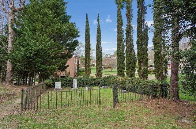 15 W Governor DR, Newport News, VA 23602