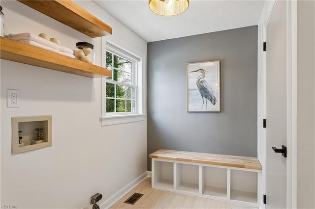 15 W Governor DR, Newport News, VA 23602