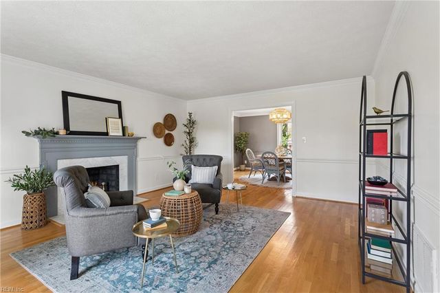 15 W Governor DR, Newport News, VA 23602