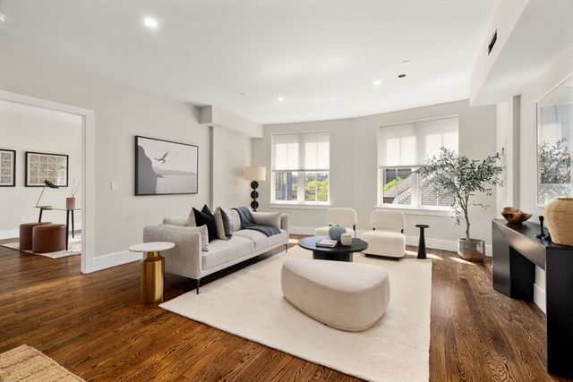 10 St George Street 406, Boston, MA 02118