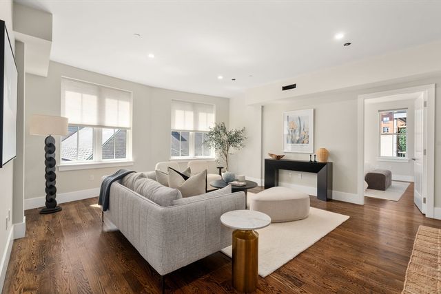 10 St George Street 406, Boston, MA 02118