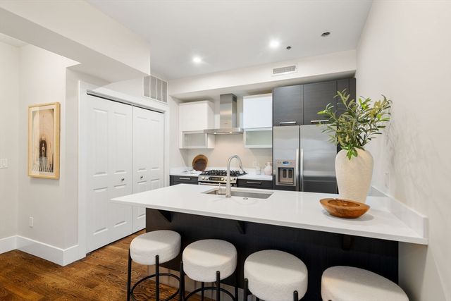 10 St George Street 406, Boston, MA 02118